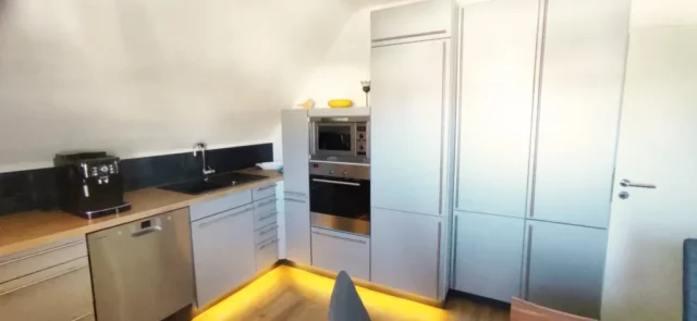 Küche - Backofen, Spülmaschine, Kühlschrank, Kaffeevollautomat